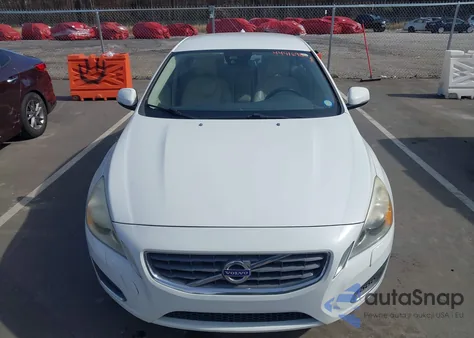 2013 Volvo S60 T5 z USA, uszkodzony, nr VIN YV1612FS4D2222637